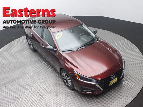Used 2024 Nissan Altima 2.5 SV FWD image 3