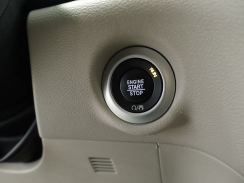 Certified 2023 Chrysler Pacifica Touring-L FWD image 31
