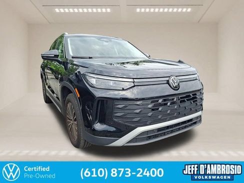 Certified 2025 Volkswagen Tiguan S w/ 18" Wheel Package AWD/4WD image 1