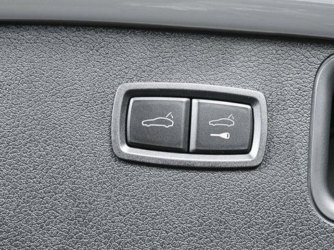 New 2025 Porsche Macan image 37