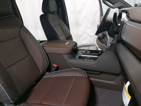 New 2026 GMC Sierra 3500 Denali w/ Denali Reserve Package image 10