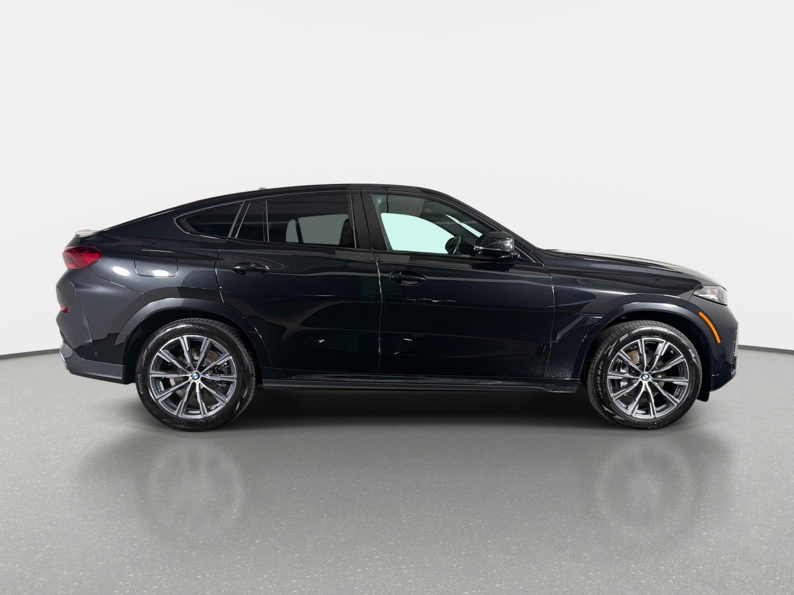 Used 2024 BMW X6 xDrive40i w/ Parking Assistance Package AWD/4WD image 19