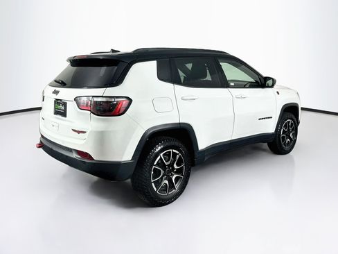 Used 2025 Jeep Compass Trailhawk AWD/4WD image 9