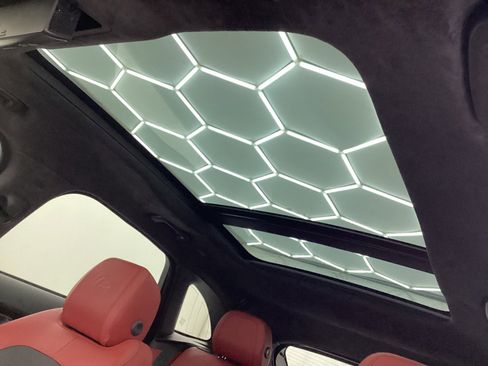 Used 2018 Jaguar F-PACE S image 42