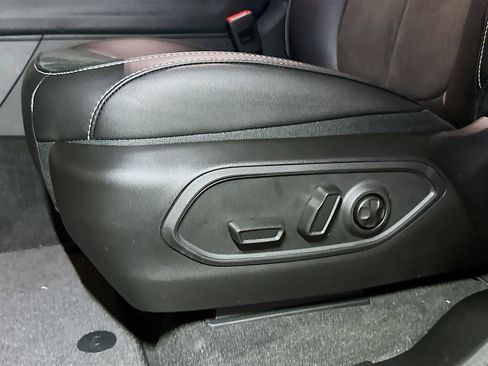New 2025 Jeep Grand Cherokee Altitude AWD/4WD image 13