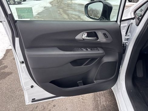 New 2026 Chrysler Pacifica Select image 18