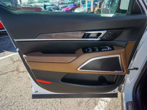 Used 2022 Kia Telluride SX w/ SX Prestige Package image 19