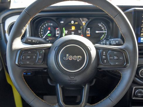 Used 2024 Jeep Wrangler Unlimited w/ Convenience Group image 27