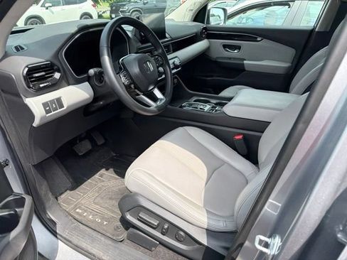 Used 2023 Honda Pilot Touring image 6