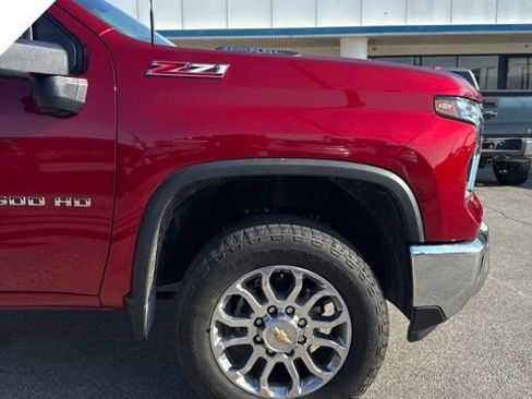 Used 2025 Chevrolet Silverado 2500 LTZ w/ LTZ Convenience Package AWD/4WD image 12