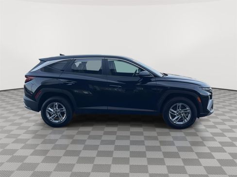Used 2025 Hyundai Tucson SE AWD/4WD image 4