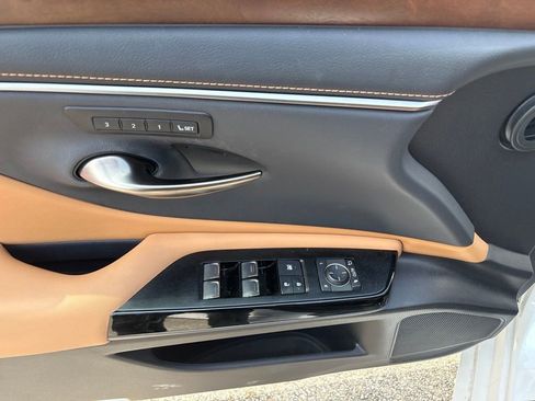 Used 2023 Lexus ES 350 w/ Premium Package FWD image 12