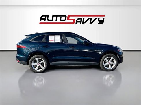 Used 2017 Jaguar F-PACE Premium image 8