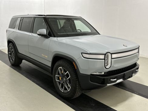 Used 2023 Rivian R1S Adventure image 7