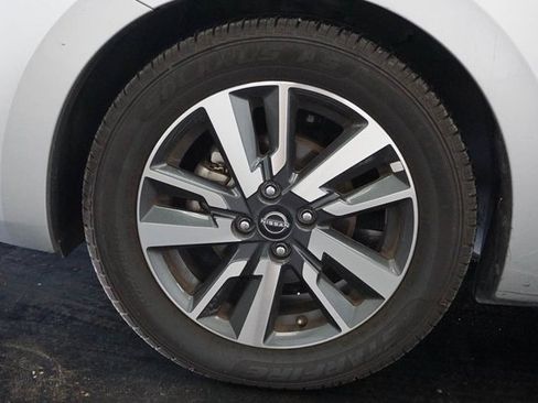 Used 2023 Nissan Versa SV image 4