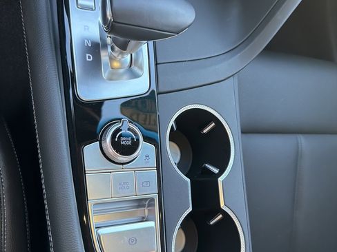 Used 2025 Genesis G70 2.5T image 5