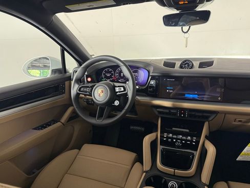 Certified 2026 Porsche Cayenne Coupe AWD/4WD image 22