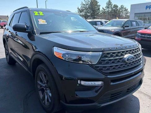 Used 2024 Ford Explorer XLT w/ Equipment Group 202A image 3