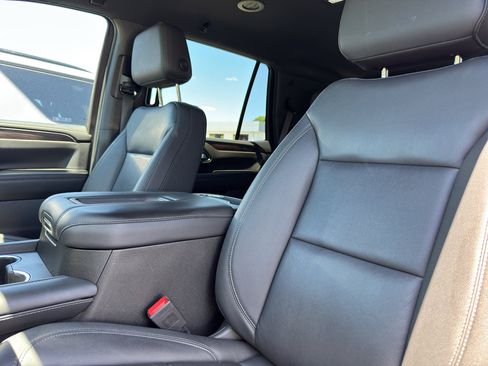 Used 2022 Chevrolet Tahoe Z71 w/ Luxury Package AWD/4WD image 12