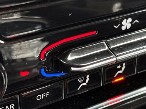 Used 2023 Jeep Grand Cherokee L Laredo image 30