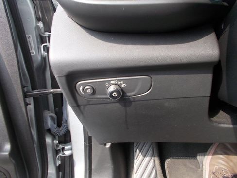 Used 2023 Buick Envision Essence image 17