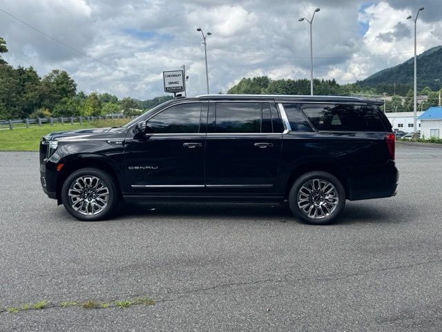 Used 2023 GMC Yukon XL Denali Ultimate AWD/4WD image 4