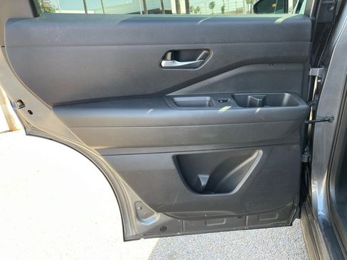 Used 2022 Nissan Pathfinder SV image 19