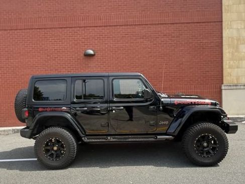 Used 2018 Jeep Wrangler Unlimited Rubicon w/ Cold Weather Group AWD/4WD image 2