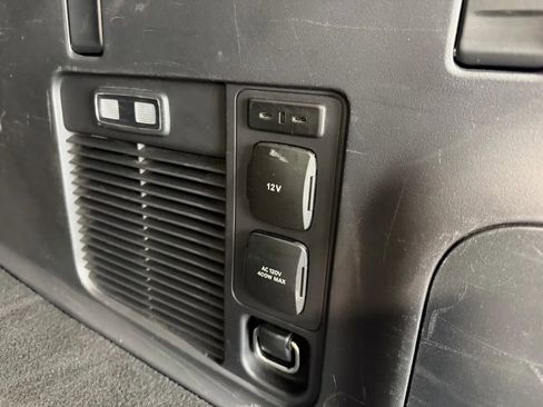 Used 2025 Ford Expedition Max Platinum AWD/4WD image 18