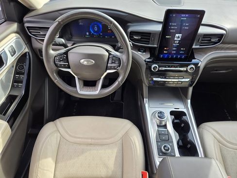 Certified 2022 Ford Explorer Platinum w/ Equipment Group 601A image 25