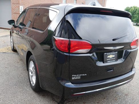 Used 2018 Chrysler Pacifica Touring Plus w/ Tire & Wheel Group FWD image 6