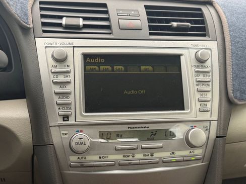 Used 2011 Toyota Camry XLE image 23