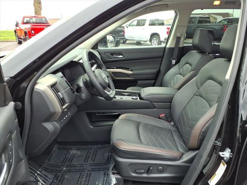 Used 2025 Nissan Pathfinder Platinum w/ Cargo Package AWD/4WD image 26