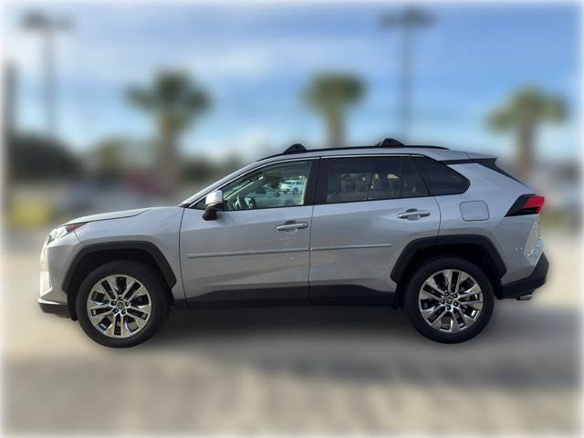Used 2021 Toyota RAV4 XLE Premium FWD image 4