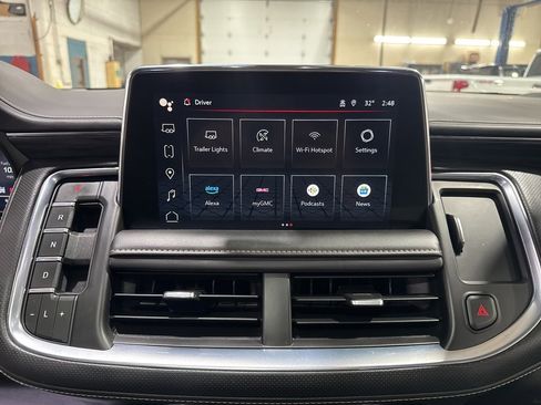 Used 2023 GMC Yukon SLT w/ SLT Luxury Package image 25