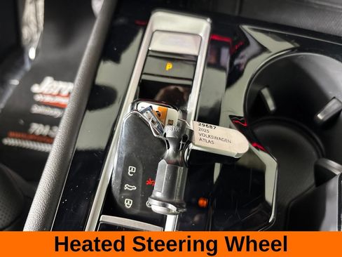 Used 2025 Volkswagen Atlas Cross Sport SEL AWD/4WD image 19
