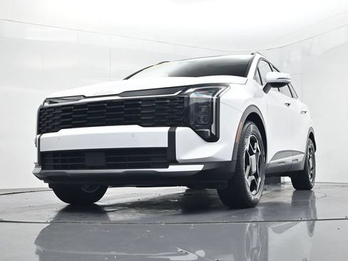 Certified 2026 Kia Sportage EX w/ EX Panorama Roof Package FWD image 39