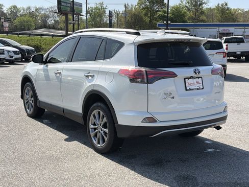 Used 2018 Toyota RAV4 Limited image 8