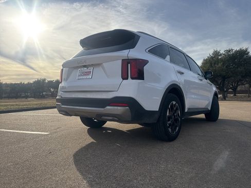 Used 2025 Kia Sorento S w/ Panoramic Sunroof Package image 4