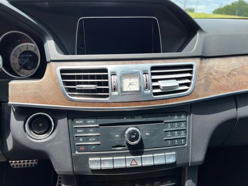 Used 2016 Mercedes-Benz E 350 Sedan w/ Premium Package image 18