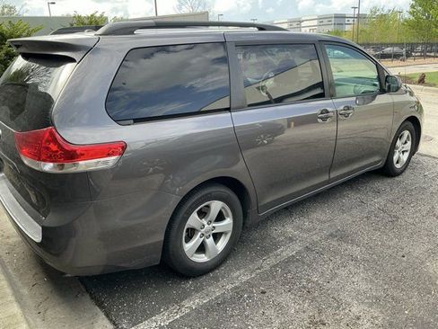 Used 2014 Toyota Sienna LE image 4