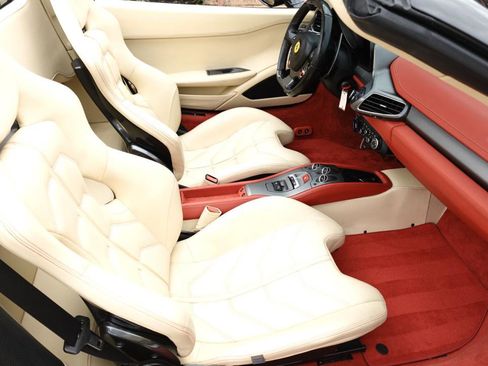 Used 2012 Ferrari 458 Spider image 10