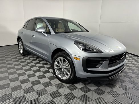 Certified 2025 Porsche Macan image 9