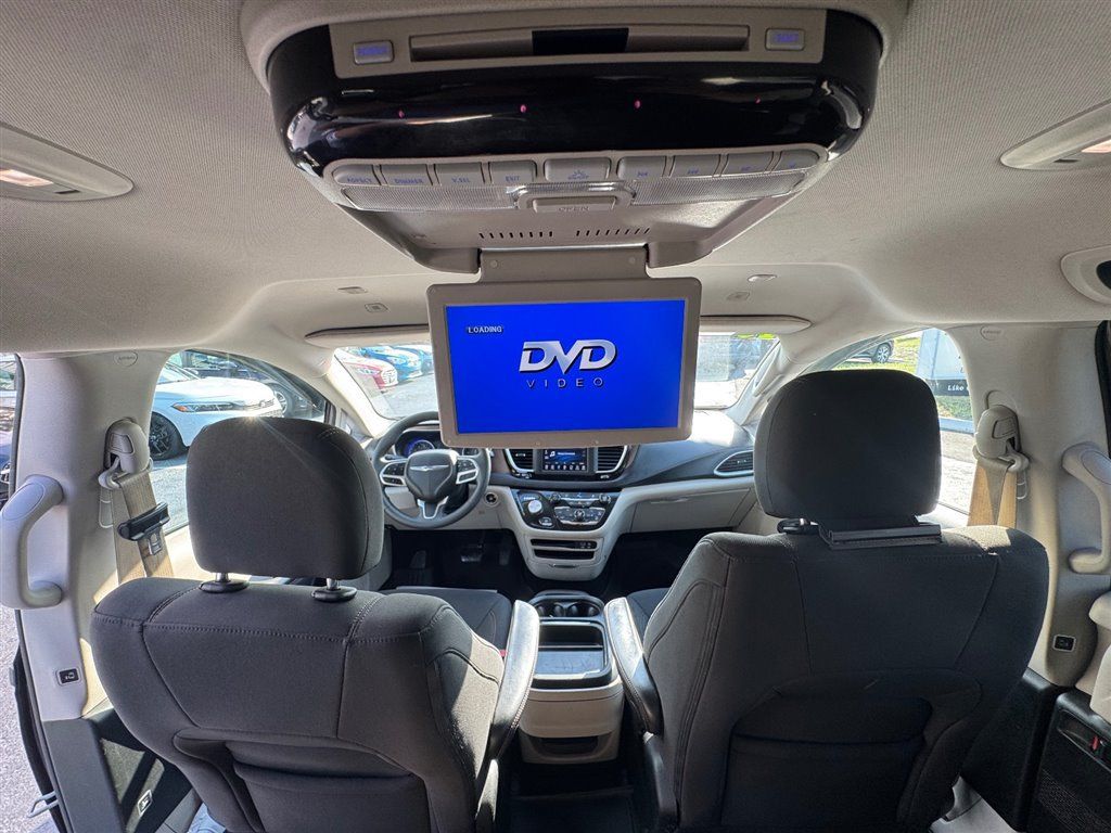 Used 2018 Chrysler Pacifica Touring Plus w/ Tire & Wheel Group FWD image 24