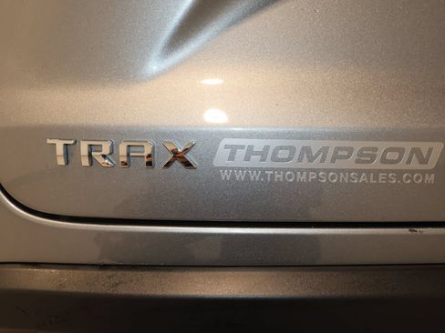 Used 2025 Chevrolet Trax LT FWD image 34