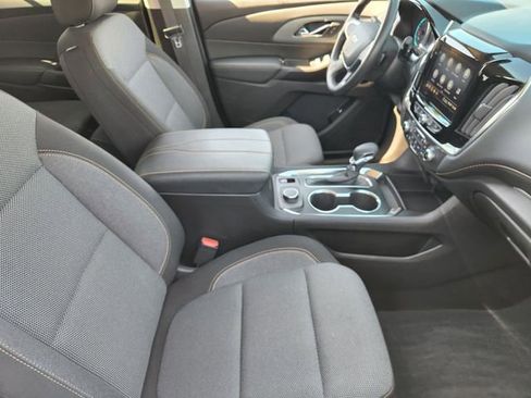 Used 2021 Chevrolet Traverse LT image 15
