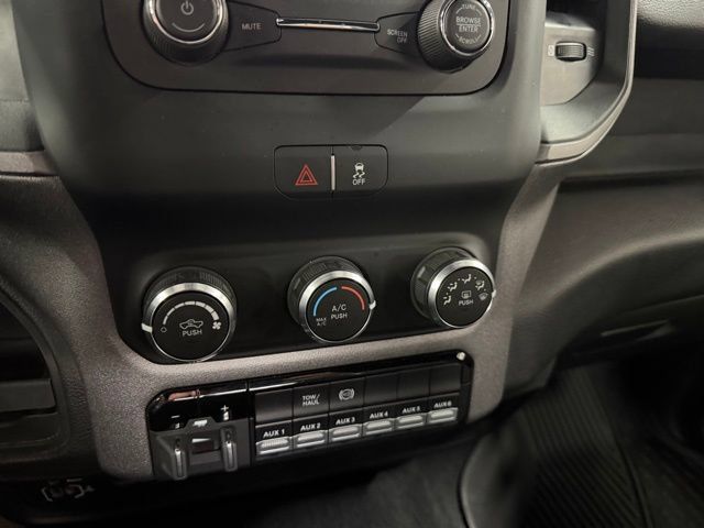 Used 2024 RAM 3500 Tradesman w/ Chrome Appearance Group AWD/4WD image 20