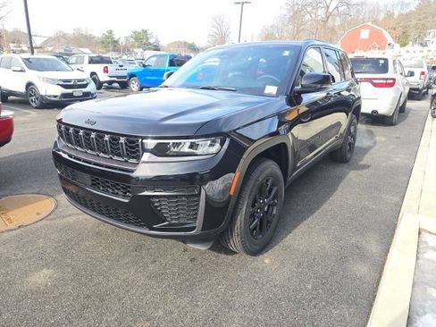 New 2026 Jeep Grand Cherokee Laredo image 3