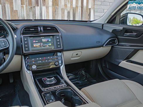 Used 2017 Jaguar XE Prestige AWD/4WD image 17