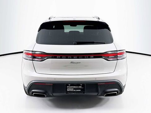 Certified 2025 Porsche Macan image 10